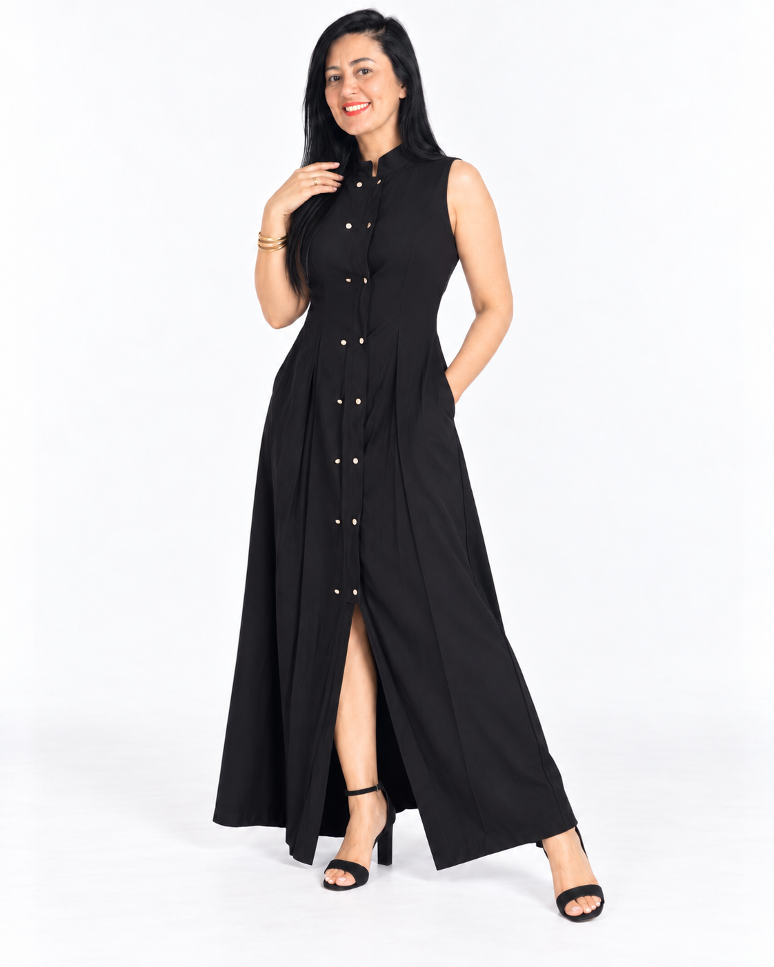 Look KLV com vestido longo preto