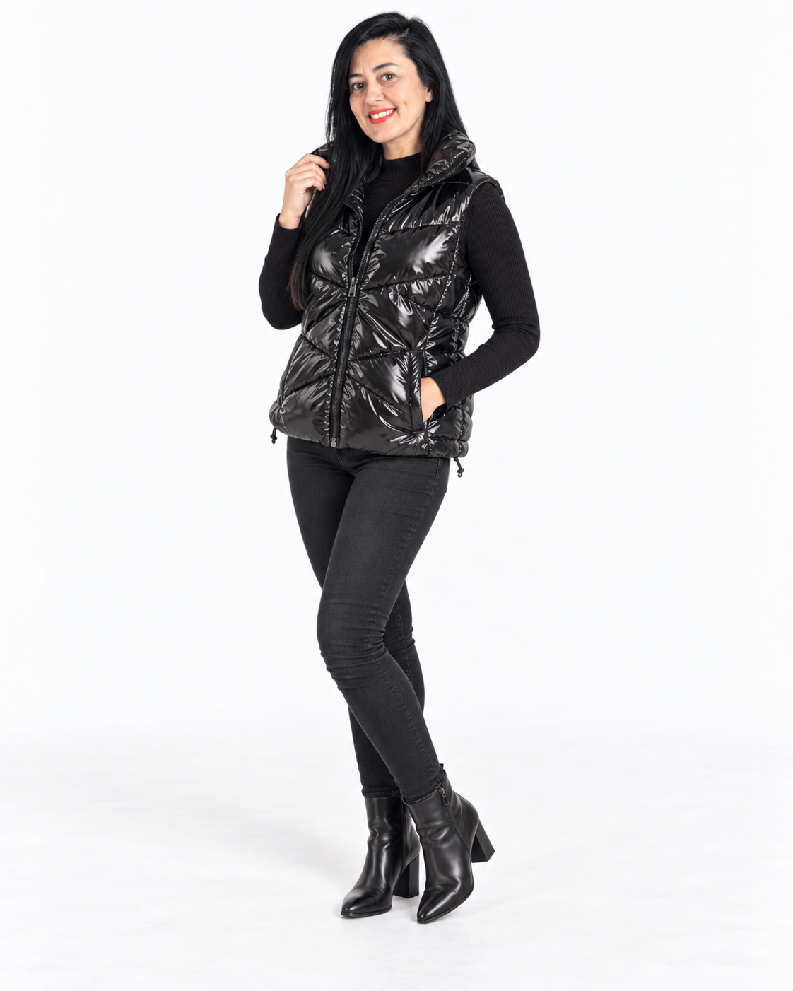 Look KLV de inverno com colete puffer preto
